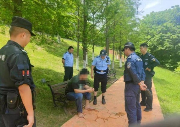 金富宝 男子点奶茶备注“自杀临死喝”，店主骑手及时劝解报警，警方赶到时水已淹至其肩膀