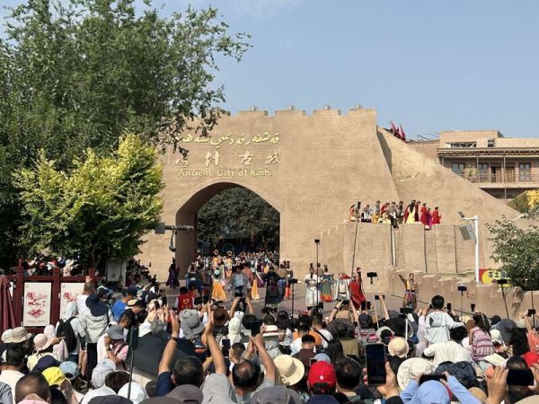 富隆咨询 沿着高速看新疆｜非遗让喀什古城“活”起来