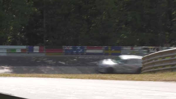 大牛时代配资 2026 插混 V8 款奥迪 RS6 Avant 旅行车纽北测试视频曝光