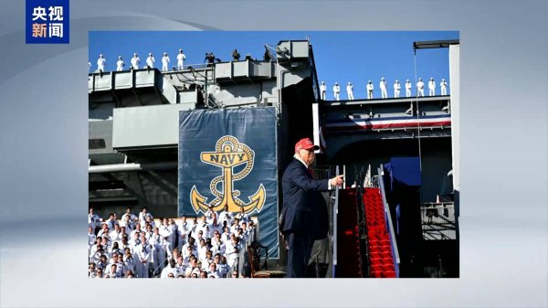 红领金服 美航母被撞后8个月未修 海军基地用巨幅海报挡破洞